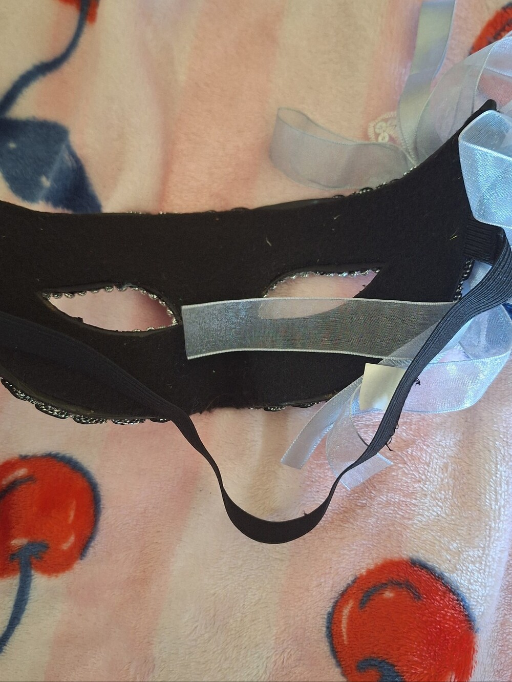 Masquerade Mask - Picture 3 of 4